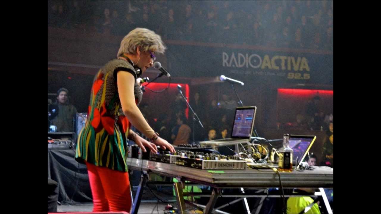 Mueve la Roberta Tencha Salvaje de Radio Activa YouTube