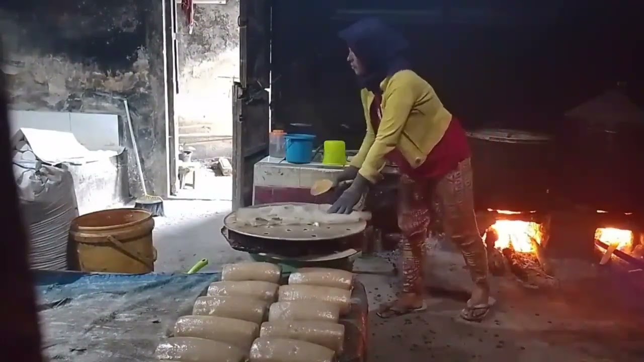 vlog buat kerupuk ikan di pedesaan,,,,hidup didesa @sarohvlog