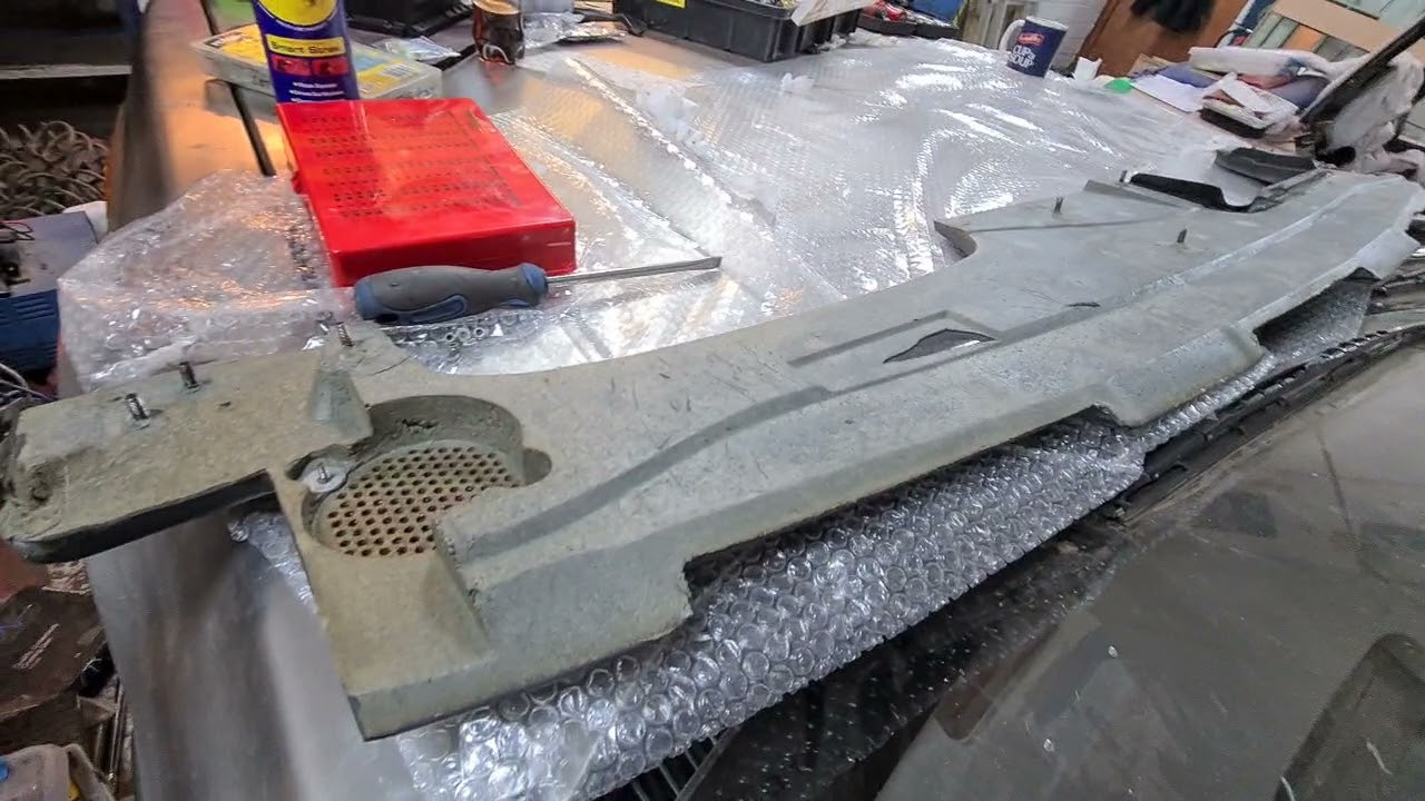 Delorean dashboard removal