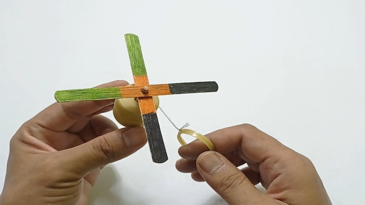 легко || сделать веер игрушки из крышек от бутылок дома