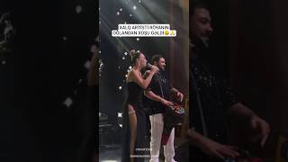 Röyanin Cəzb Edən Geyi̇mi̇