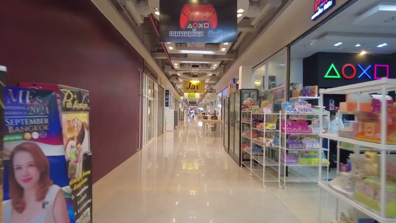 Toys & hobby @ The Hub Zeer Rangsit model kits figure trading cards RC MiniZ drift Gundam wargaming