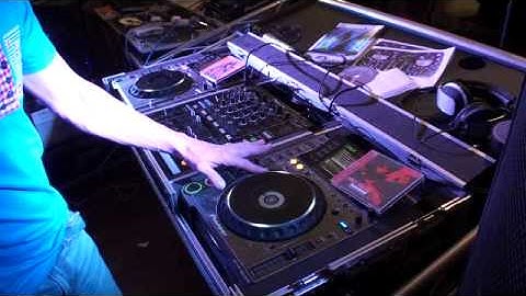 DJ TUTORIAL ON BEAT MATCHING. INFORMATION ON SWISS DJ ACADEMY