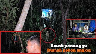 Download Lagu CAMPING DIGUYUR HUJAN DERAS HOROR, PENAMPAKAN PENUNGGU RUMAH POHON DI HUTAN ANGKER MP3 Download Lagu CAMPING DIGUYUR HUJAN DERAS HOROR, PENAMPAKAN PENUNGGU RUMAH POHON DI HUTAN ANGKER MP3