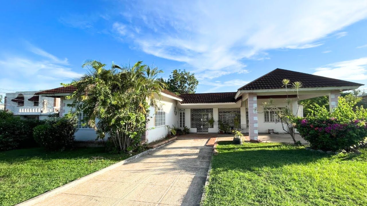 Fixer Upper 5 Bedroom 4 Bathroom House for sale on Wickham Avenue