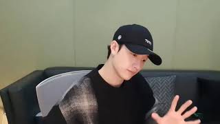 Chan listening to SKZ-Record "조각" on his latest live (210328)
