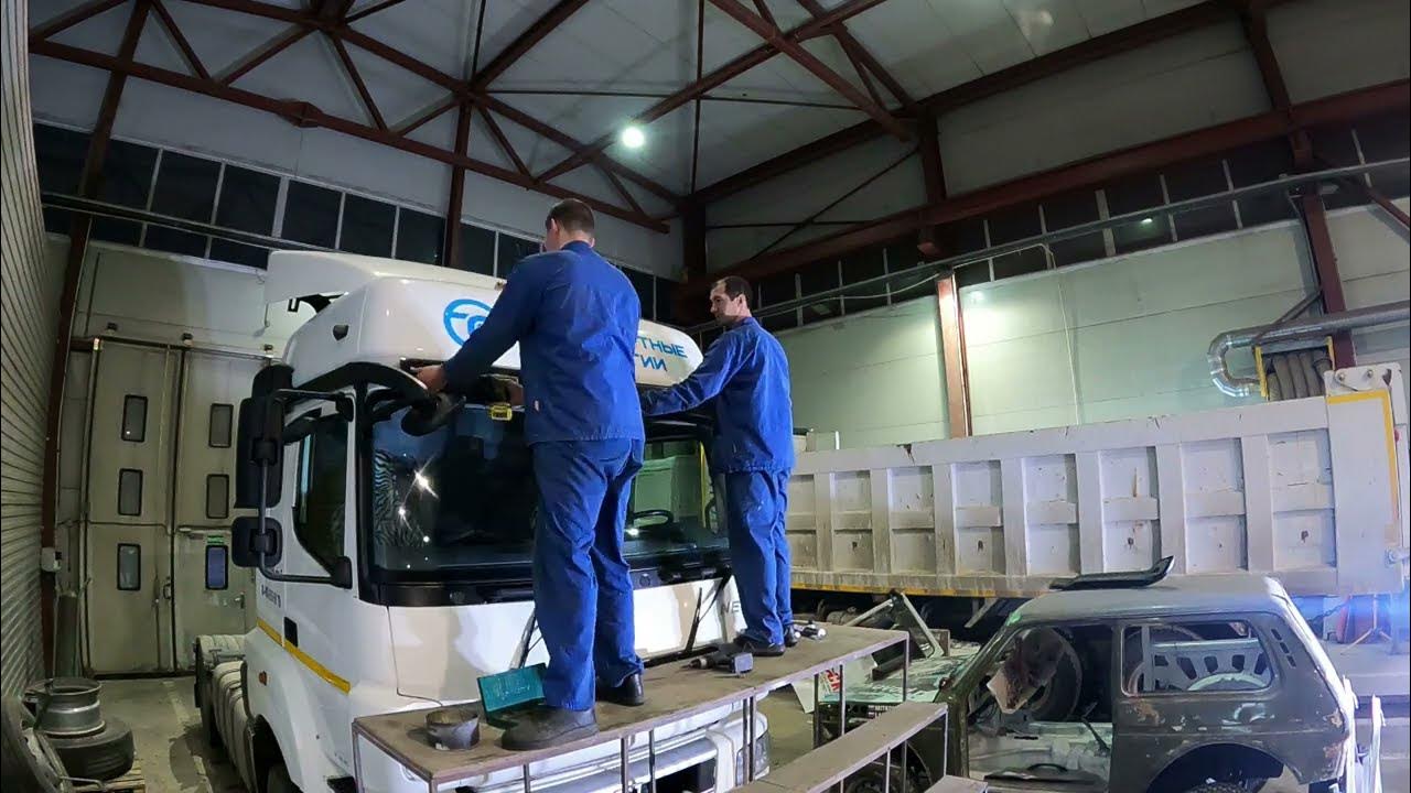 Как заменить лобовое стекло на камазе Вклейка лобового стекла на КАМАЗ НЕО. Замена лобового на грузовом автомобиле. KA