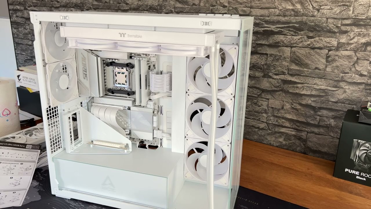 Корпус жидкостного охладителя Kalle's PC Workshop 128 Thermaltake TH360 AIO, полностью белый.