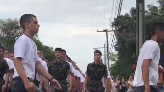 Recruta Eh A Imagem Do Cão. Reparem Nos Mulambos Marchando.