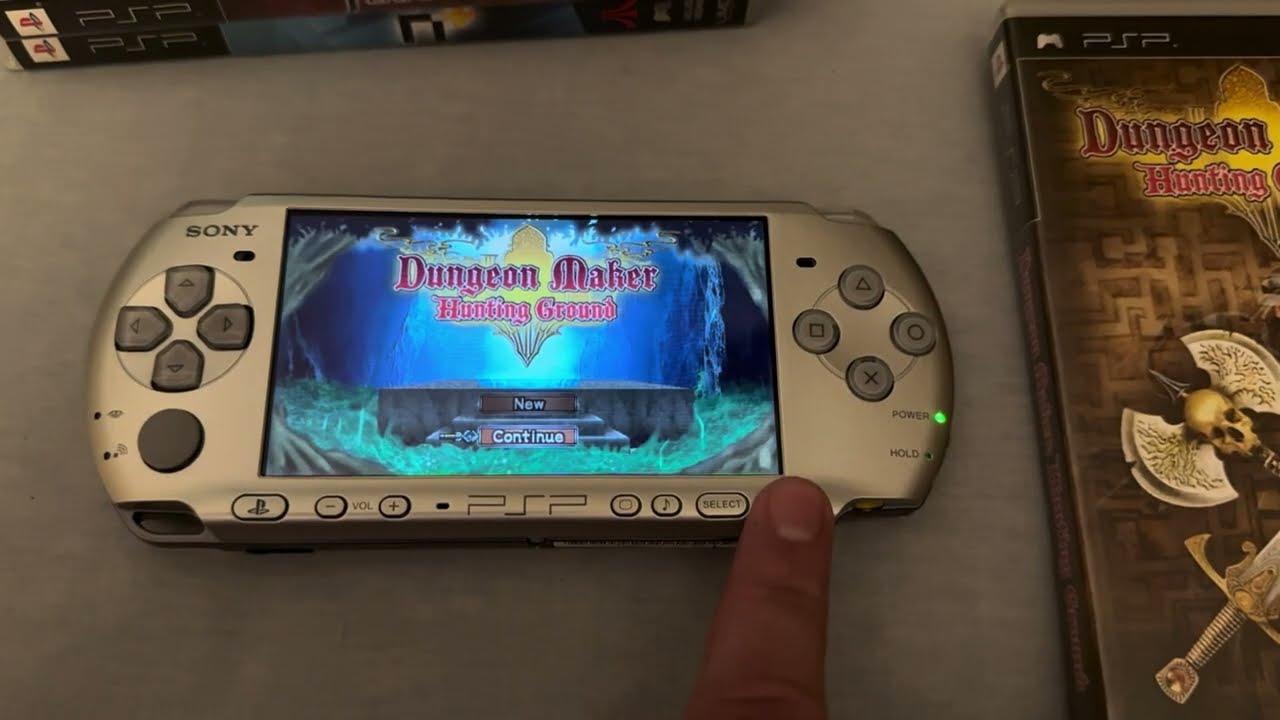 PSP3000と2000&ソフト4枚 Testing a Silver PSP-3000 and 8 Additional Games - YouTube