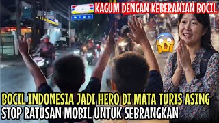 Turis Asing Terdiam Bocil Indonesia Berani Stop Mobil Agar Turis Bisa Nyebrang