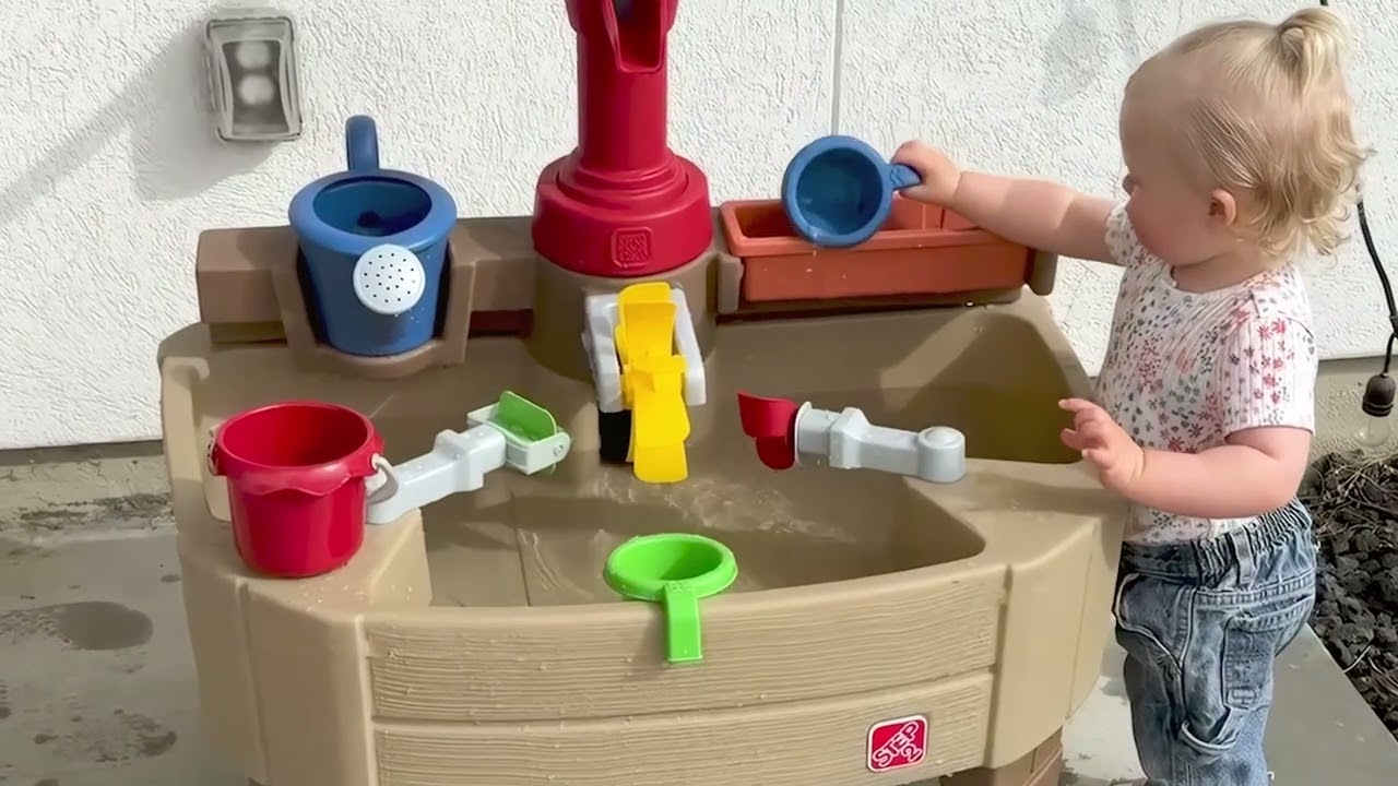 Watch: Pump & Splash Discovery Water Table video