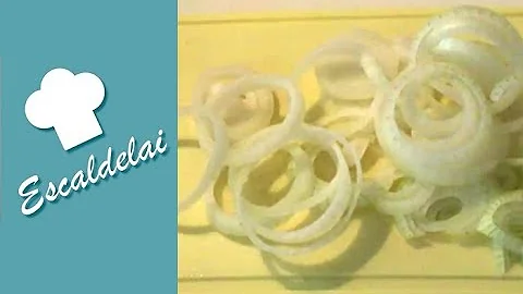 Como cortar cebola em barquinho?
