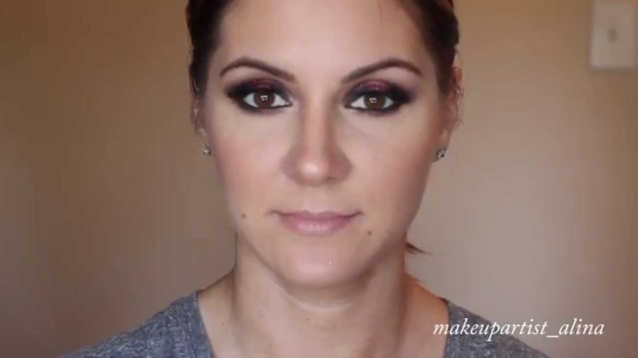 Two tone smokey eye look.