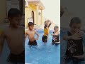 هذا اكثر من الفيديو الثاني يضحك ركزززو على اللي لابس سروال اسود نظر موتتتت بس هو 