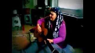 Gitar çalan seher teyze :)