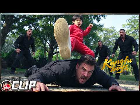 Lin Qiunan pins a thug down with one kick, taking on 5 bad guys single-handedly and sending them ...