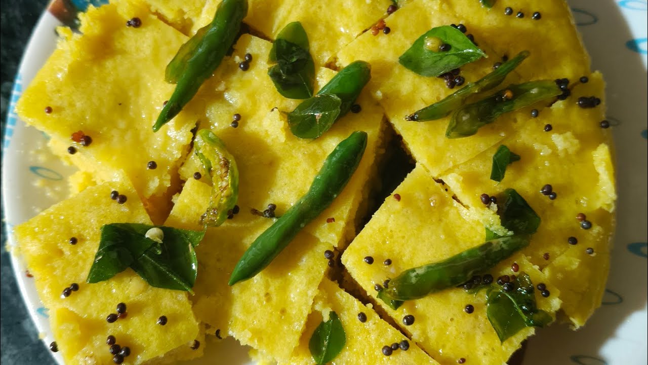 ढोकला बनाना हुआ आसान बिल्कुल स्पंजी बहुत ही स्वादिष्ट। इस तरीके से एक बार जरूर बनाएं।।