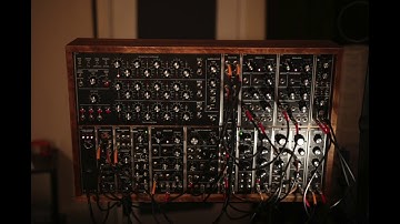 "Elliot" goes "Pad Pad" - Synthesizers.com 5 voice Pad - Ladder filter (3 pole mod) DotCom