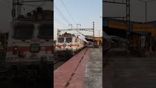 🔥 Rajdhani Express With WAP7 37535 | Sealdah New Delhi Rajdhani Express #viral #shorts #trending