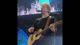 Ed Sheeran - Merry Christmas (live/short)