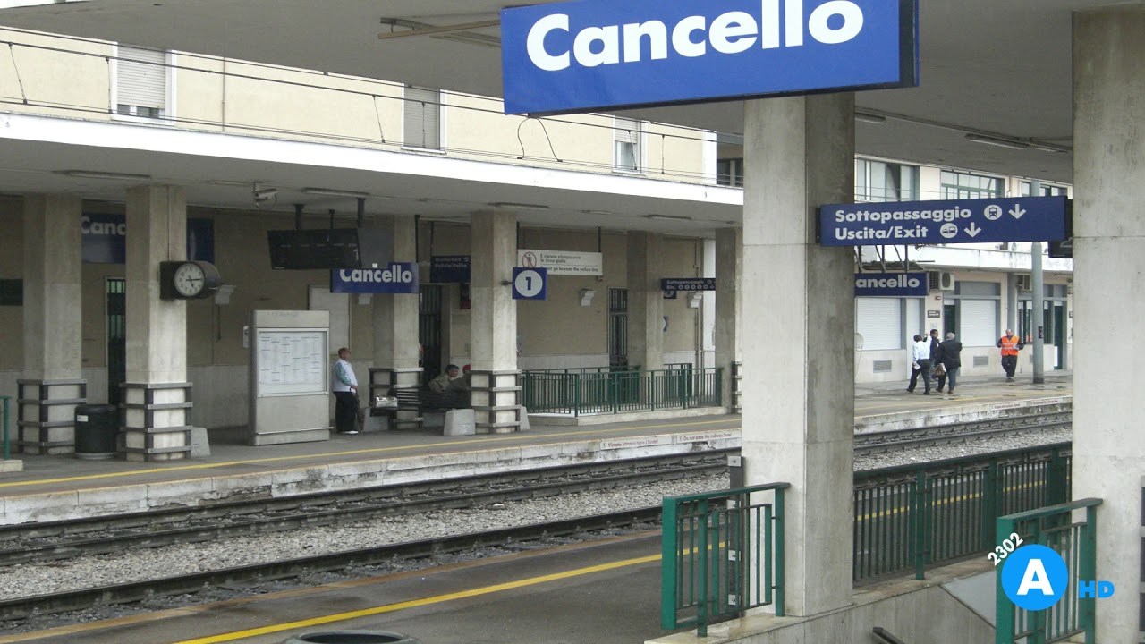Annunci alla Stazione di Cancello