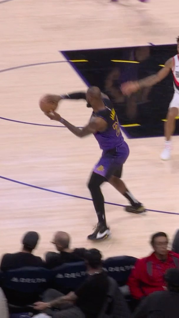 LeBron with the SWEET bounce pass to Christie for the layup! ?