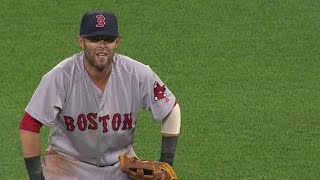 BOS@BAL: Pedroia ranges to make a great diving stop