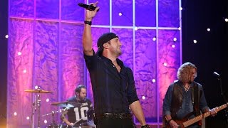 Luke Bryan Performs 'Kick the Dust Up'