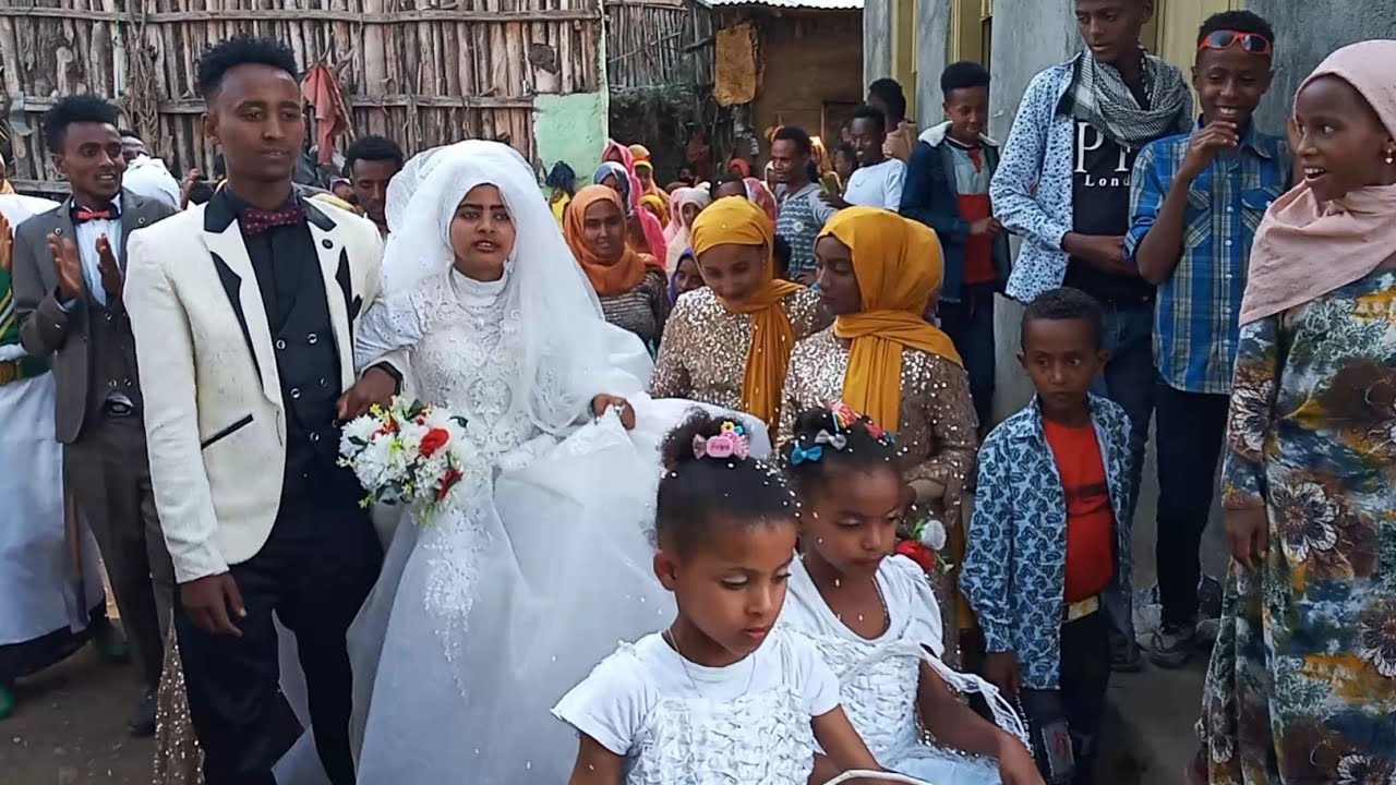 ትላንት ገጠር ሰርግ ሂጀ የቀረፅቁት፤በጣም ደስ የሚል ትዝታ ያለበት፤መብሩክ፤መሁባና ሰይድ፤ኒኒ በር ላይ ፈታ በሉልኝ