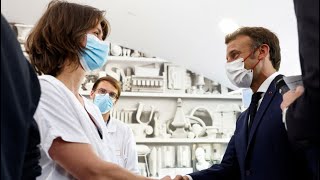 Emmanuel Macron au chevet des soins d'urgence dans un centre hospitalier à Cherbourg