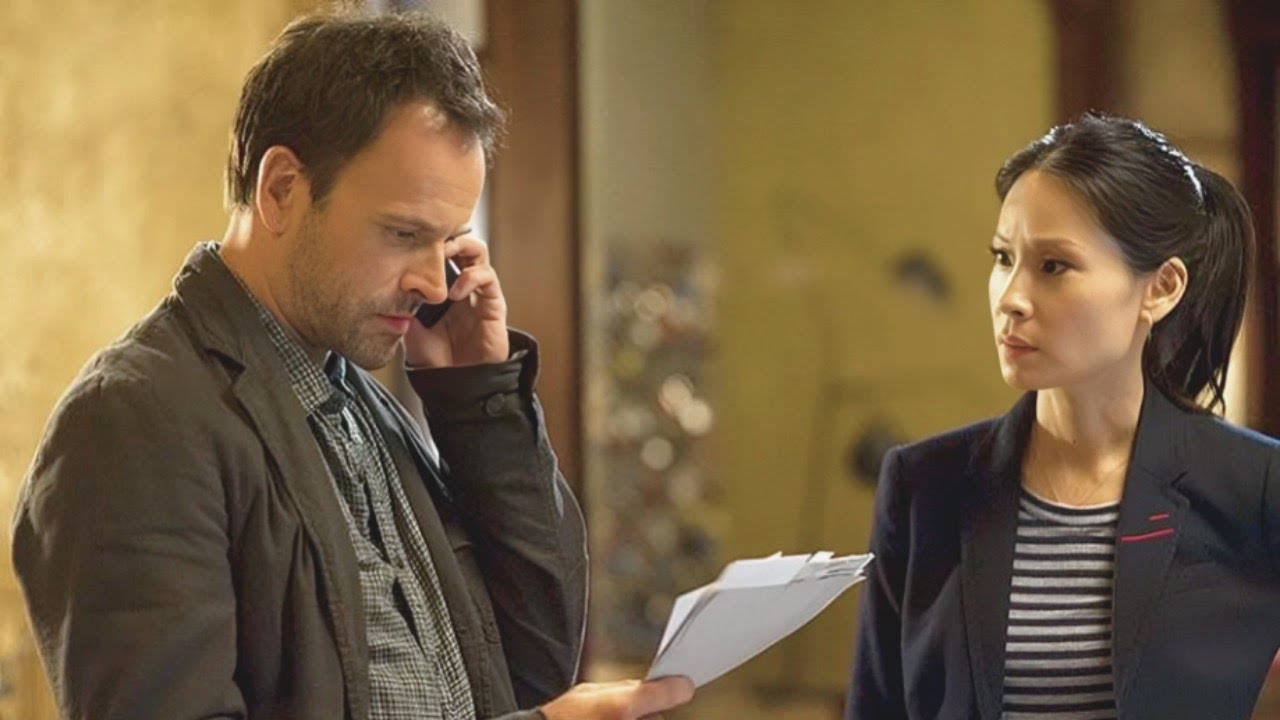 المحقق شيرلوك بيقدر يحل لغز قضايا مستحيلة علي الشرطة حلها بمنتهي الذكاء والعبقرية 