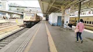 22956 Bhuj Bandra terminus Kutch Express Crossing Virar at massive speed!!!!