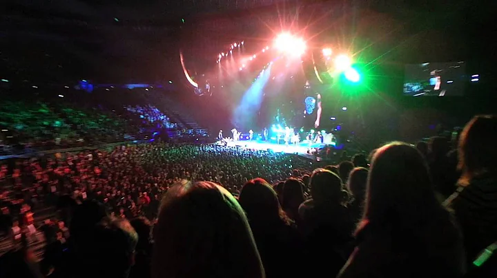 Nickelback throwing beer into the crowd in Melbour