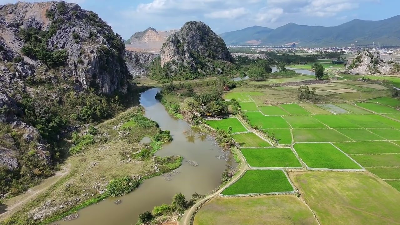 Vietnam — Sur la route du mouvement et du silence