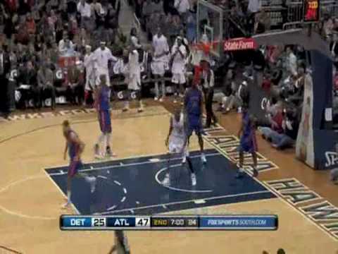 Haier Play of the Day (03/13/2010): Zaza Pachulia Amazing Behind the Back Pass to Joe Smith
