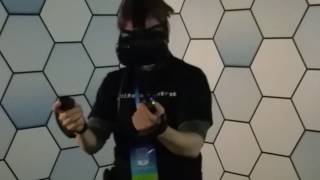 OlivierJT trying Valve 'Knuckle K1' prototype at SteamDevDays 2016