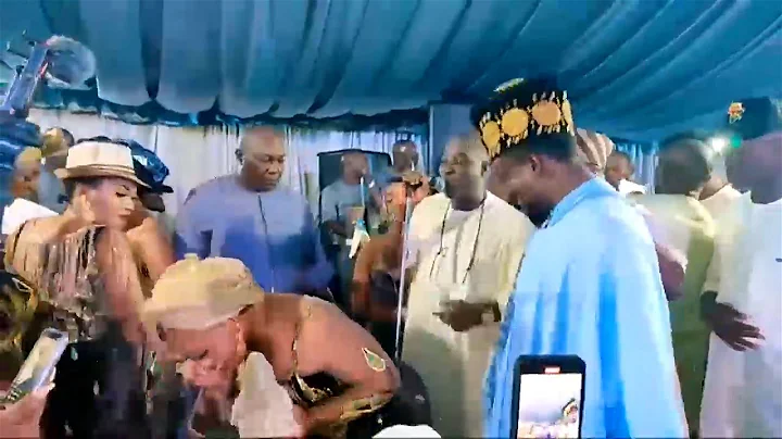 ACTRESS WUNMI TORIOLA SCATTER THE DANCE FLOOR WITH HER DANCE MOVE AS K1 DE ULTIMATE PERFOMS ON STAGE