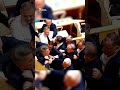 Грузиянын парламентинде депутаттар мушташып кетишти