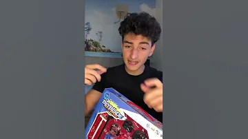 Playing Beyblade من وين عيل صغير 