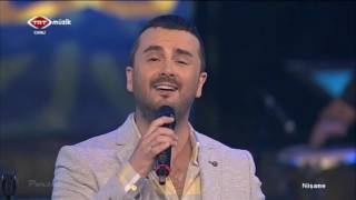 Onur Şan - Bahçada yeşil çınar