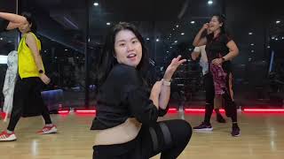 260321 Exercise Dance Buttons By Kru Eik Fida