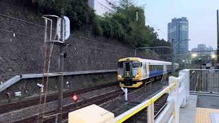 E257系500番台NB-03編成 新宿さざなみ4号返却回送が市ヶ谷を通過するシーン