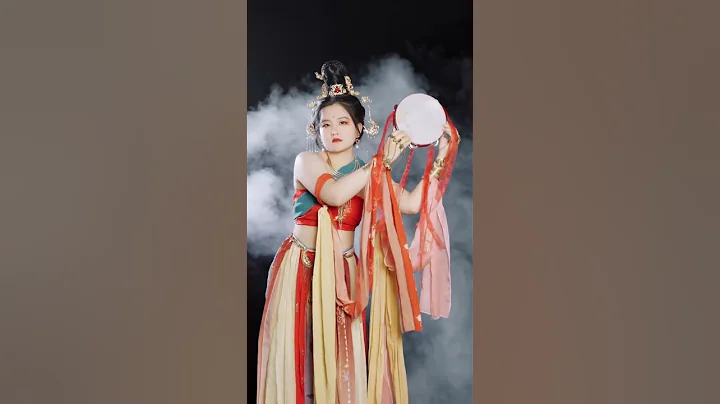 花好月圓時，中秋佳節至，提前祝大家中秋快樂！第一次嘗試這種風格，請不要說我胖……😭 - 天天要聞