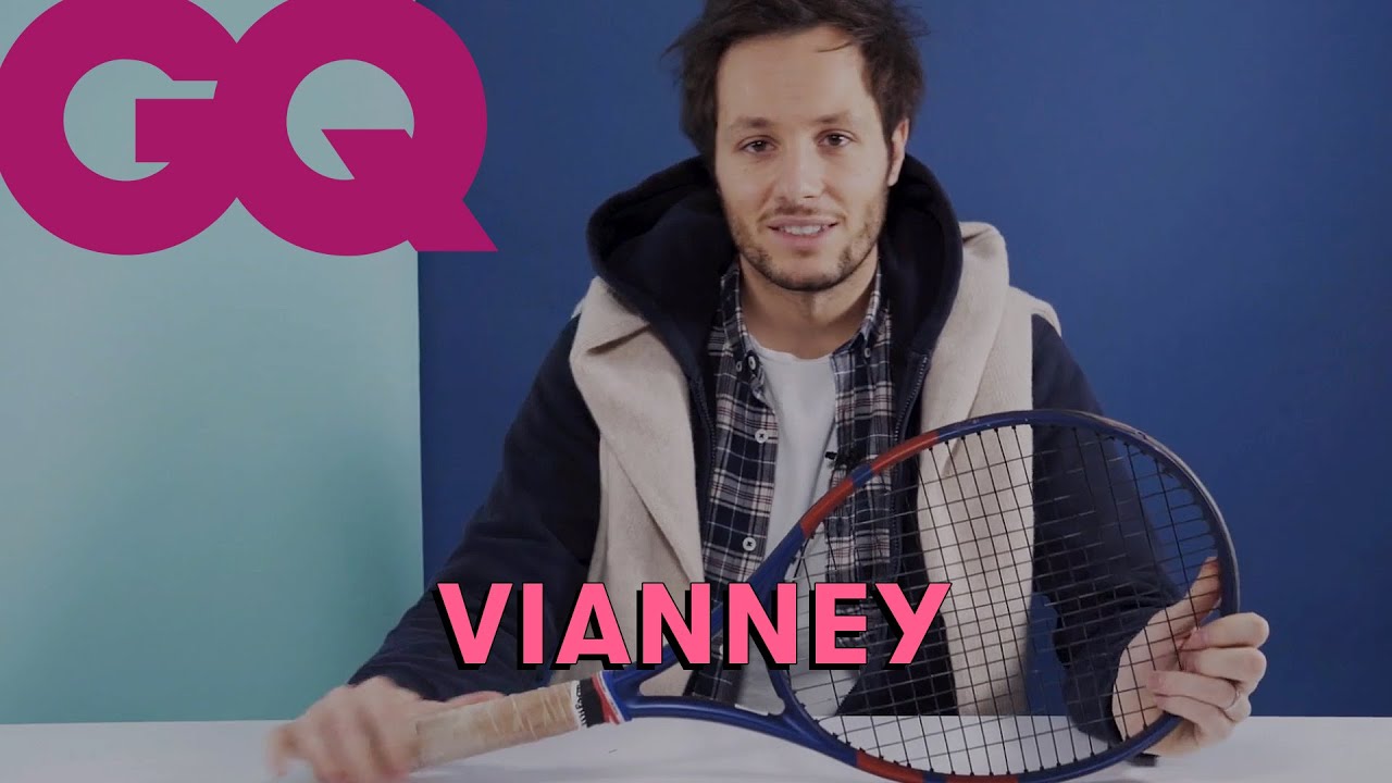Les 10 Essentiels de Vianney (guitare, casquette et carnet de voyages) | GQ