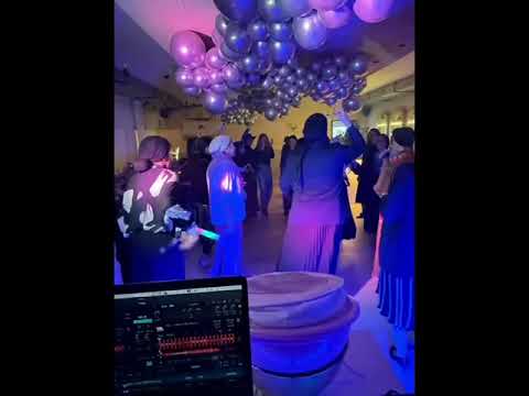 חוגגות עם DJ HALLA
