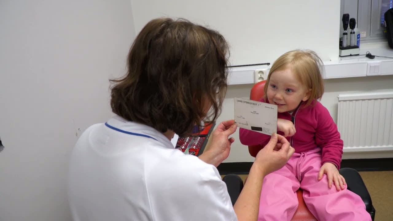 Barn med synfel får vänta i månader på hjälp - Nyheterna (TV4)