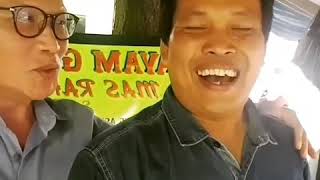 Kang Buky Mdanir Di Ayam Goreng Mas Rahmat Jl Ldaning Bandung