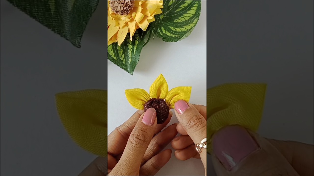 DIY 🌻 fabric flower// handmade flower hair clips 
