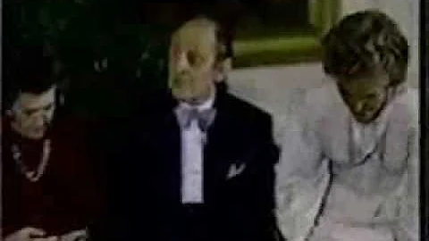 Vladimir Horowitz sits next to Nancy Reagan when s...